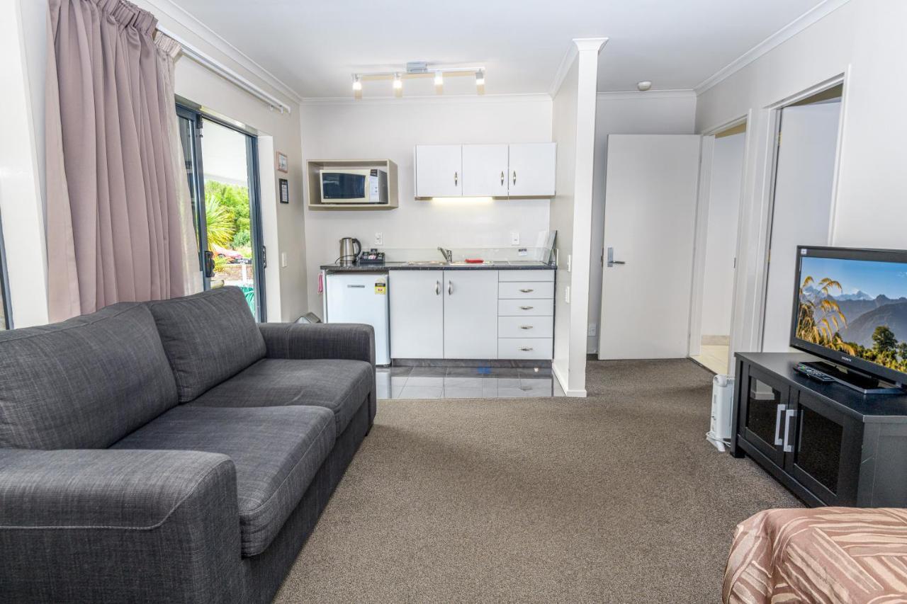One-Bedroom Apartment,1179078856:JPEG
